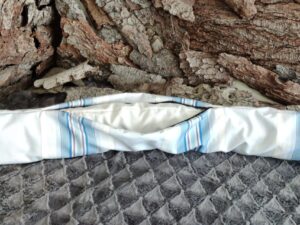 LazyBones MEDIUM Kissen mit Überbezug / Arima-Striped / M