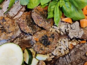 Kräuter-Cracker mit Urdinkel, Quinoa & Gemüse